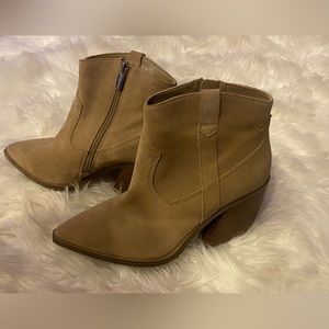 Vince Camuto Gredile Pointed Toe Women’s Boot - Size 9